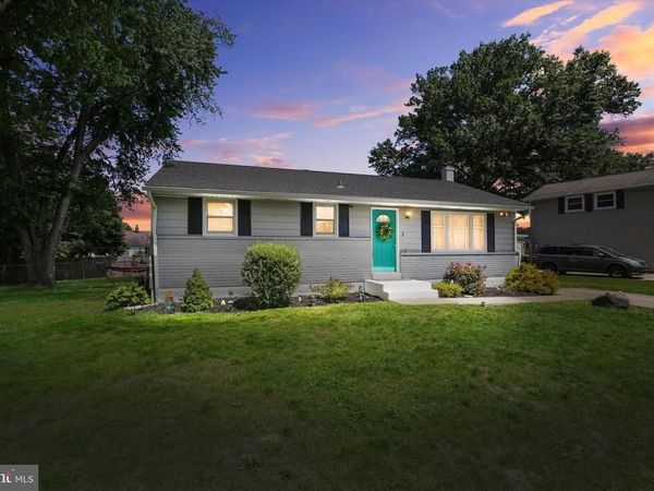 2 SPRING LAKE DR, NEWARK, DE 19711