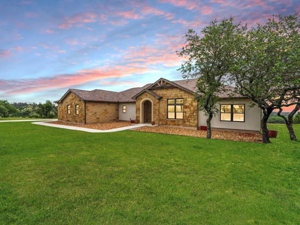 328 E Distant View DR, Fredericksburg, TX 78624