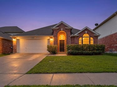 4736 Parkmount Drive, Fort Worth, TX 76137