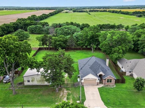 1004 E Main Street, Tioga, TX 76271