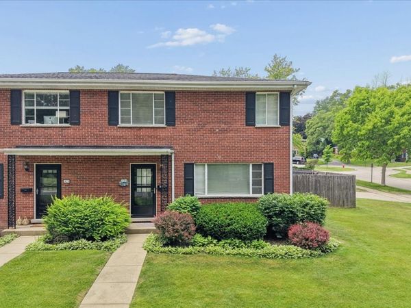 40 S Maywood Road , Unit 40, Lake Forest, IL 60045