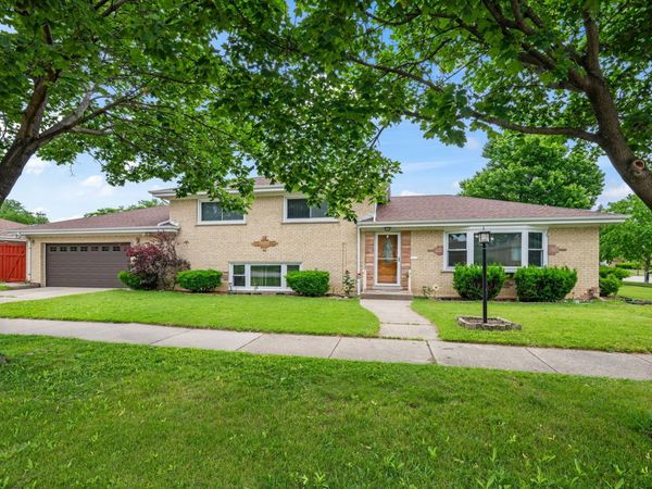7662 Enfield Avenue , Morton Grove, IL 60053