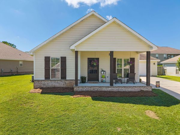 27 Cosmos, Hattiesburg, MS 39402