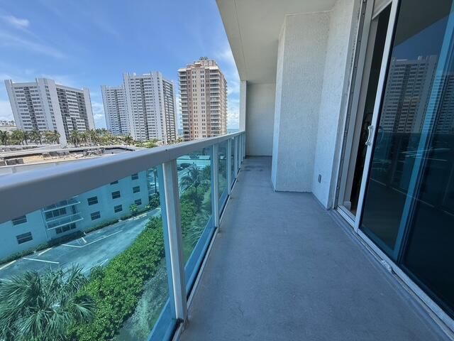 1945 S Ocean Drive, Unit 509, Hallandale Beach, FL 33009 Photo