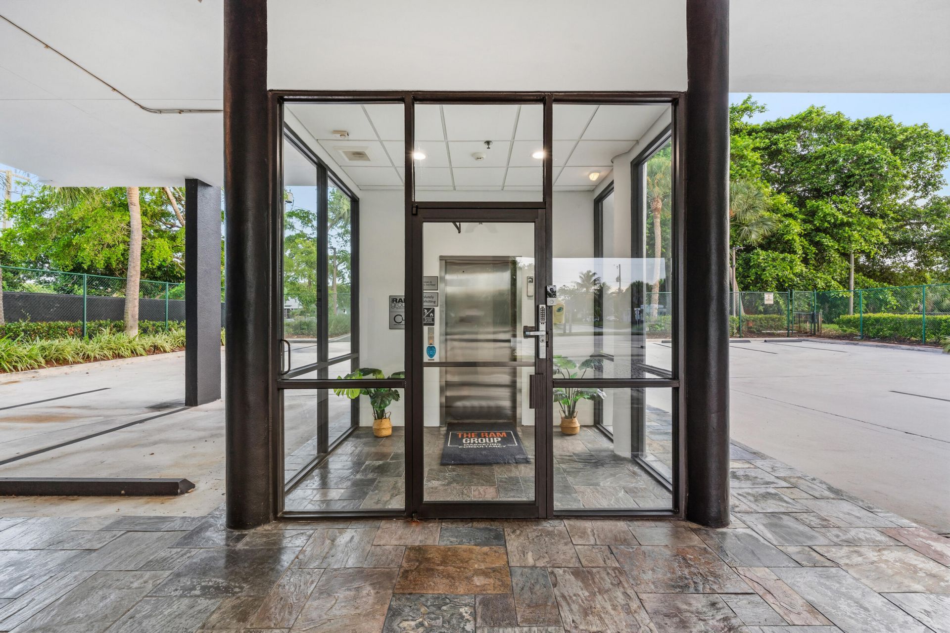 1000 Southern Boulevard, West Palm Beach, FL 33405 Photo
