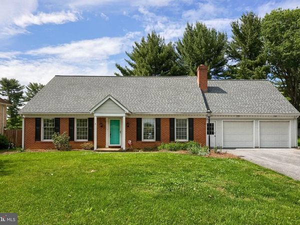 1816 BEVERLY DRIVE, LANCASTER, PA 17601