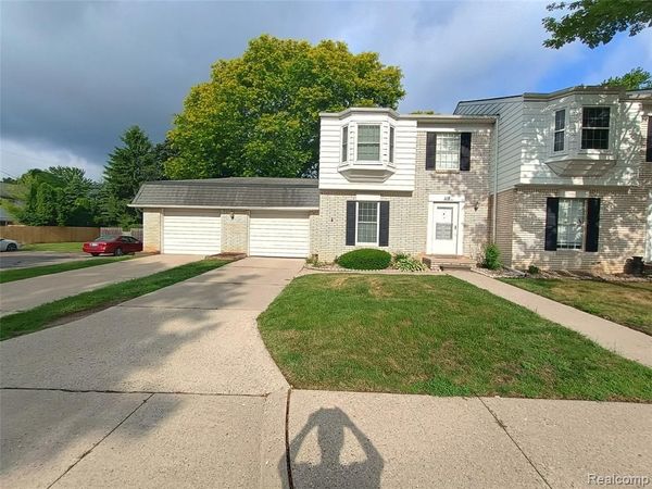 112 Stratford Lane , Rochester Hills, MI 48309