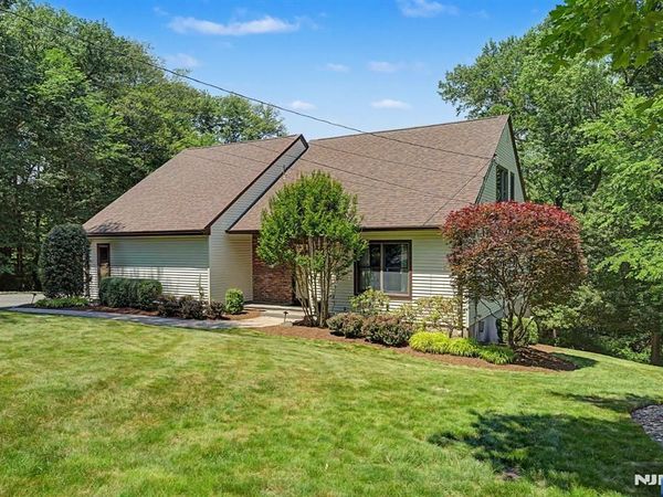 829 Ramapo Valley Road, OAKLAND, NJ 07436