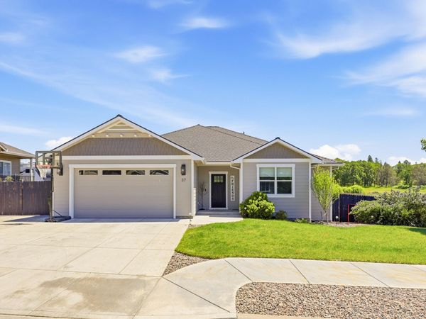 37 Terra Linda Court, Eagle Point, OR 97524