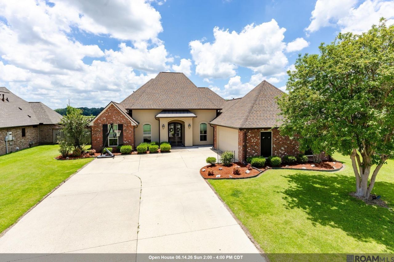 807 Spanish Oaks Dr, Brusly, LA 70719 Main Photo