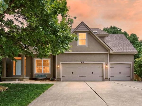 613 SW Derby Drive, Lee's Summit, MO 64081