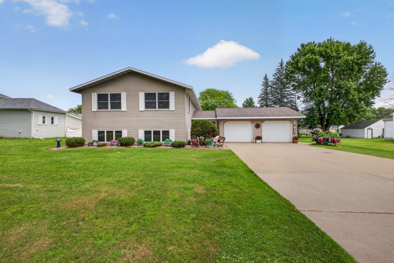 811 Broadway Avenue, Wabasha, MN 55981