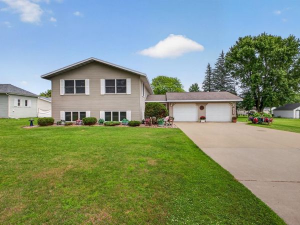 811 Broadway Avenue, Wabasha, MN 55981