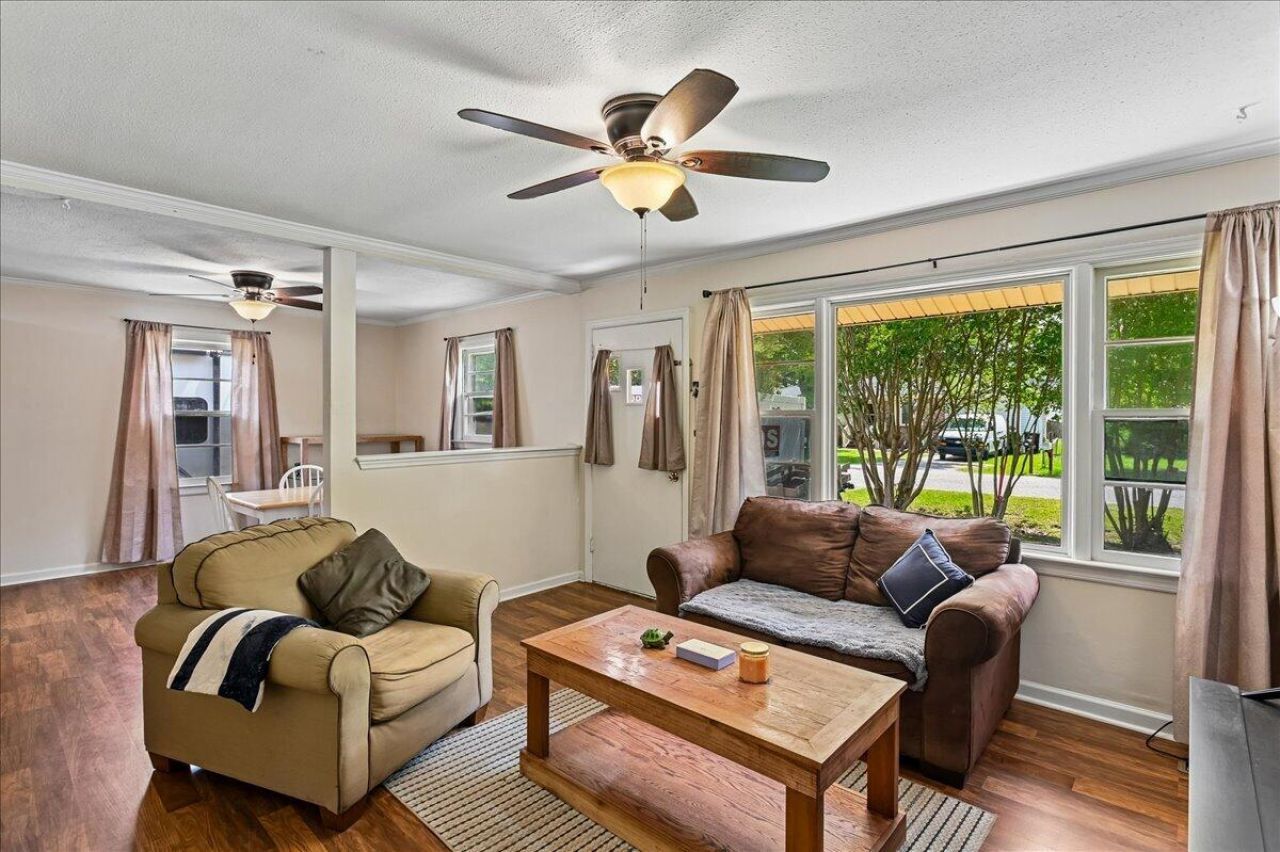 537 Hansford Drive Photo 6