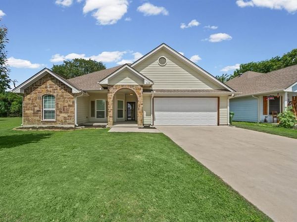 229 Firefly Drive, Springtown, TX 76082