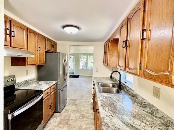 577 Glenbrook Avenue N, Oakdale, MN 55128