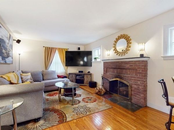 178 N Livingston Ave, Livingston, NJ 07039