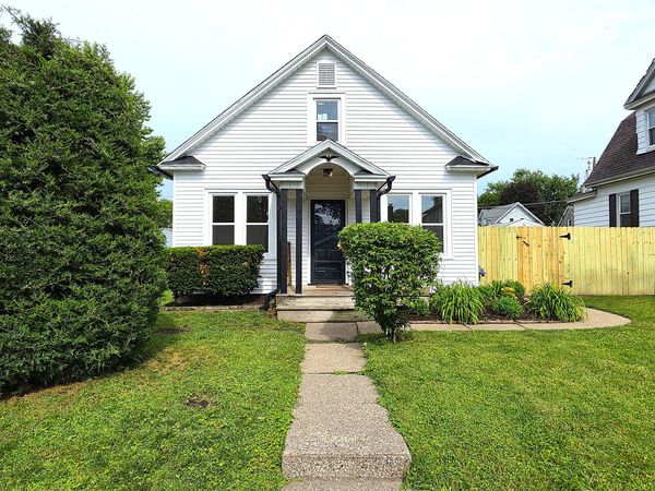 2621 Davenport Avenue , Davenport, IA 52803