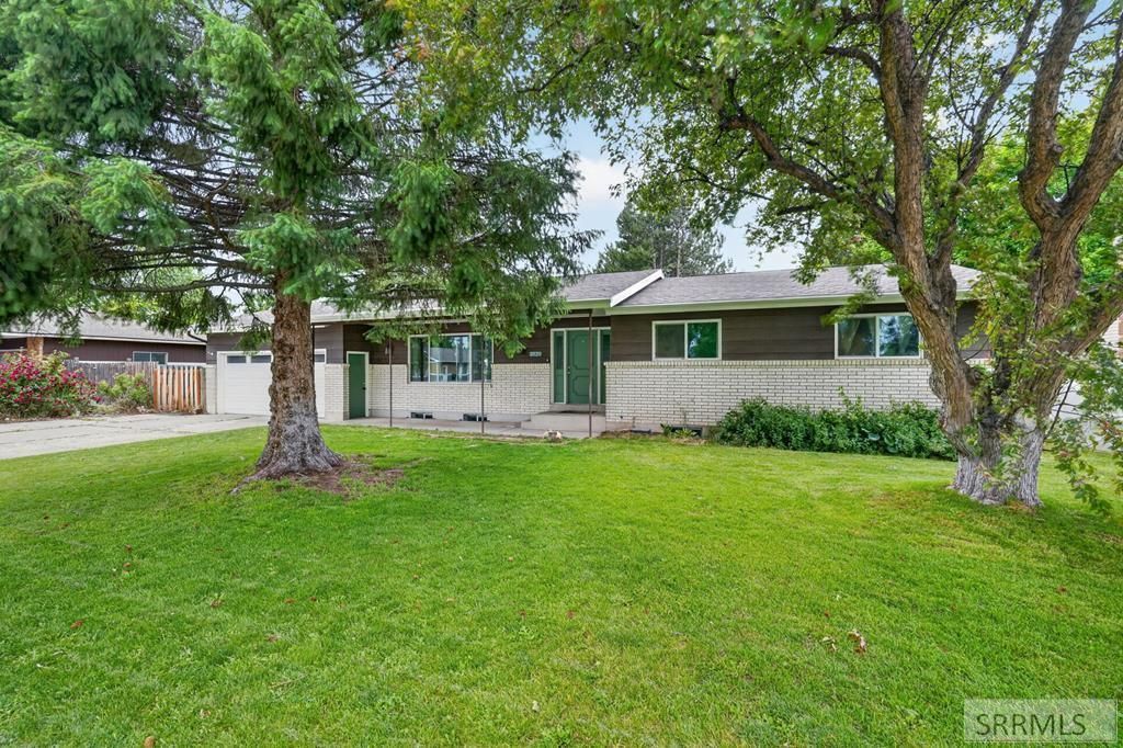 2020 St Clair Road, Idaho Falls, ID 83404 Main Photo