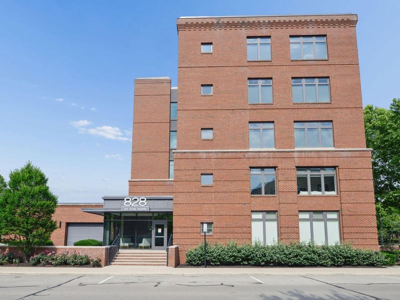 828 Bobcat Avenue, Unit 207, Columbus, OH 43212 Photo 2