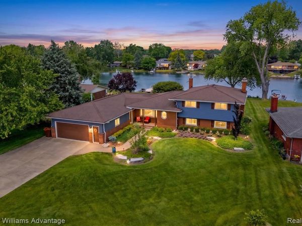 9110 Sandy Ridge Drive, White Lake Twp, MI 48386