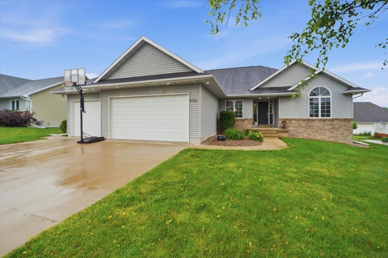 5021 Mercedes Bend, Waterloo, IA 50701 Main Photo