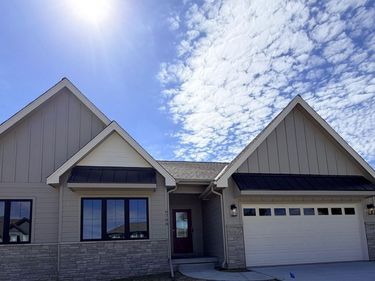 6708 S 200th Avenue, Gretna, NE 68135