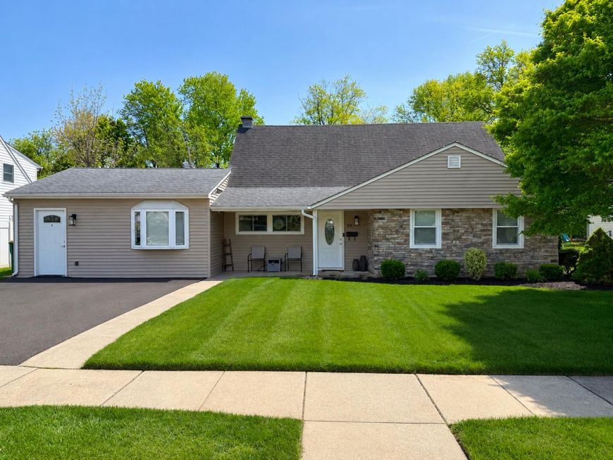 30 Hollow Road , Levittown, PA 19056 Main Photo