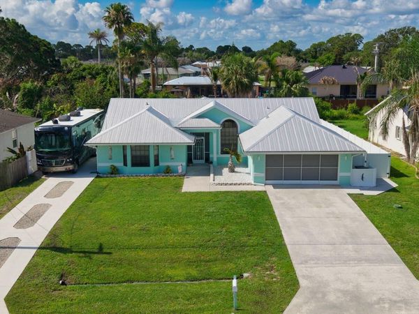 532 SE Majestic Terrace, Port St. Lucie, FL 34983