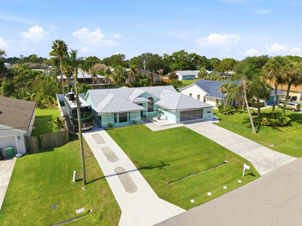 532 SE Majestic Terrace, Port St. Lucie, FL 34983