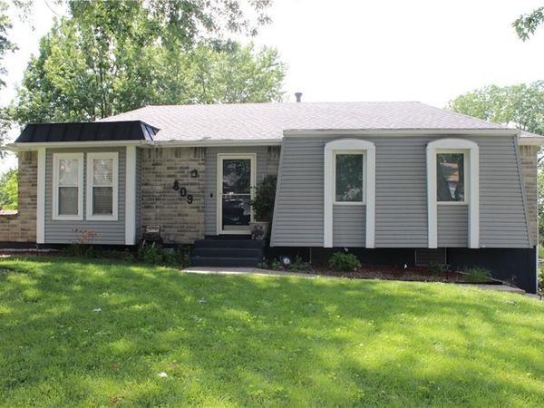 809 NW Arlington Place, Blue Springs, MO 64015