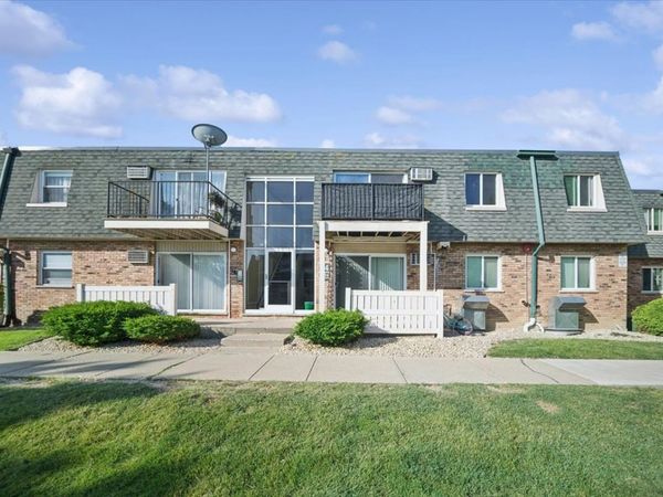 9954 S 84th Terrace S, Unit 210, Palos Hills, IL 60465