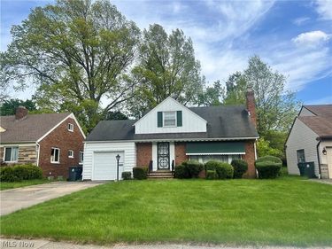 3482 Monticello Boulevard, Cleveland Heights, OH 44121