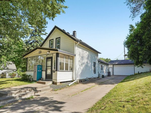 302 Wyoming Street E, Saint Paul, MN 55107