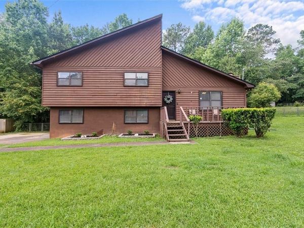 85 S Meadowcliff Cir, Carrollton, GA 30117