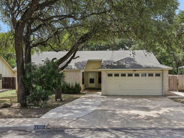 7111 Bart Hollow Dr, San Antonio, TX 78250