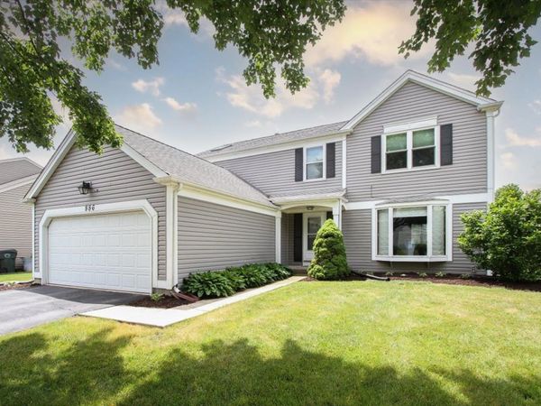 886 Farm Glen Lane , Carol Stream, IL 60188