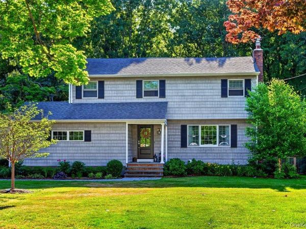 57 Hillside Avenue , Saint James, NY 11780
