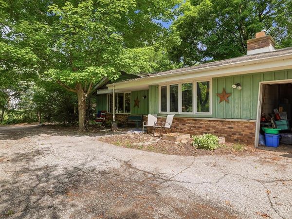 S85W30520 Stoneridge DRIVE, Mukwonago, WI 53149