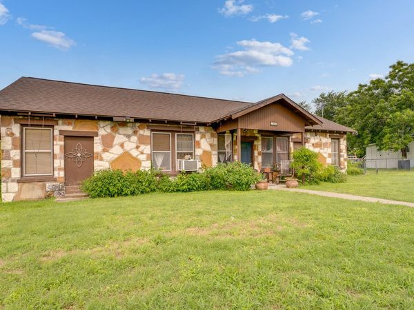 204 Brewster Ave, Florence, TX 76527