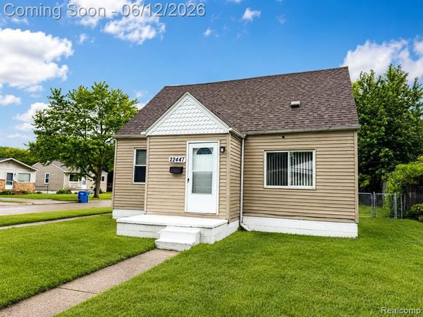 22447 Oaklane Street , Warren, MI 48089