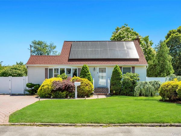 8 Wantagh Avenue, East Islip, NY 11730