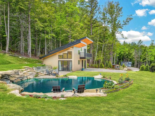 9 Beaver Pond Lane, Jamaica, VT 05343