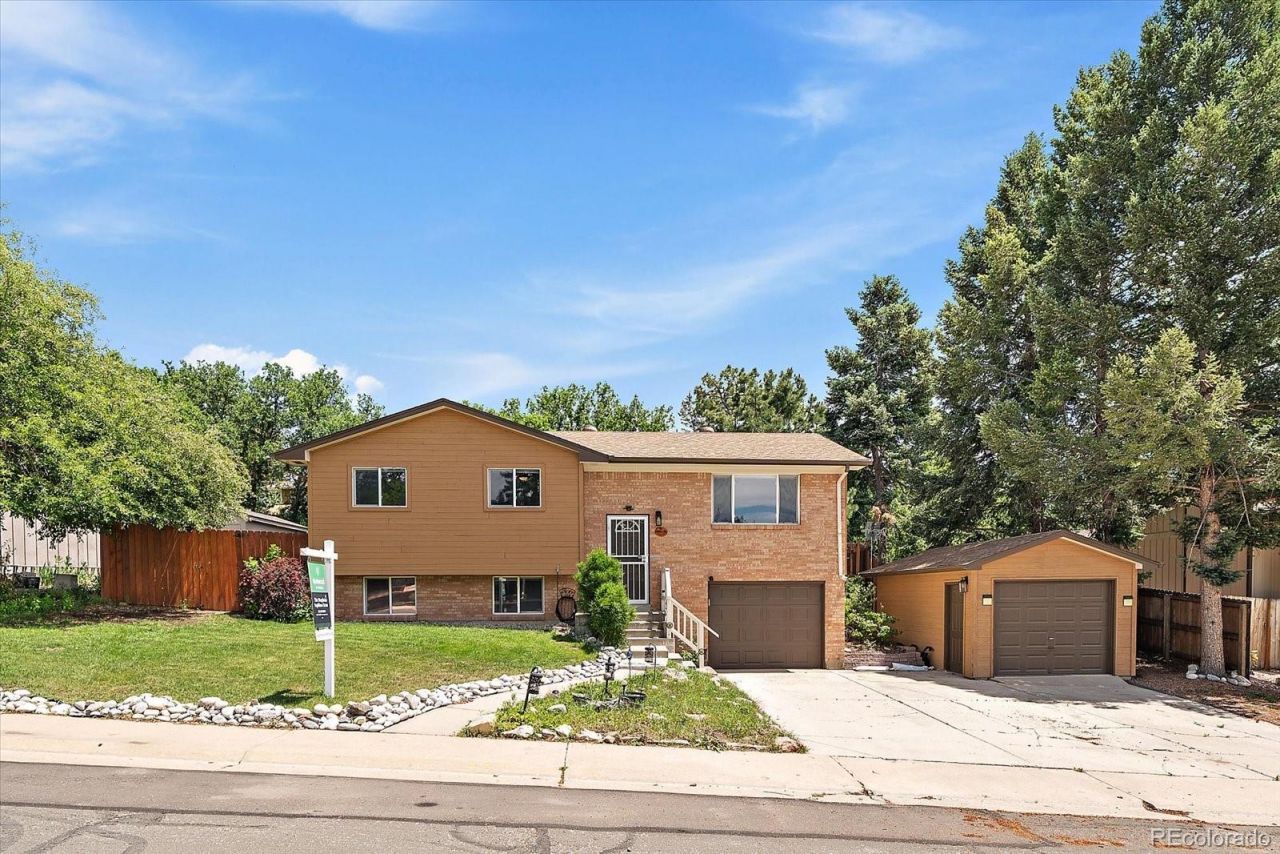 30 Circle Drive, Castle Rock, CO 80104 Main Photo