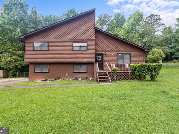 85 S Meadowcliff Cir, Carrollton, GA 30117