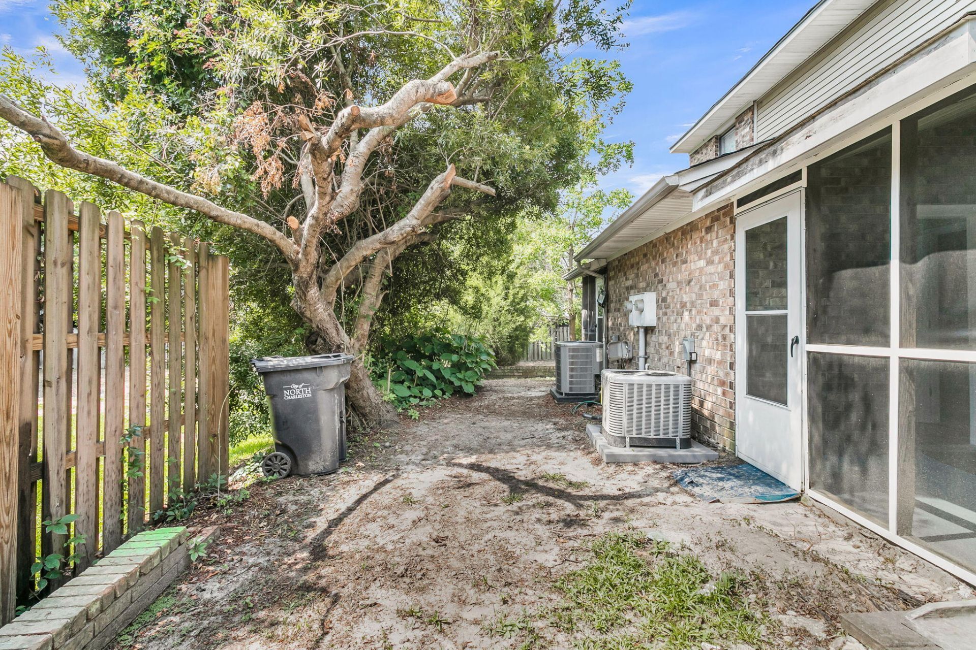 1925 Tropicana Road Photo 28
