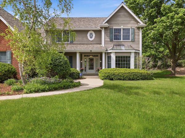 18840 Brookridge Dr, Brookfield, WI 53045