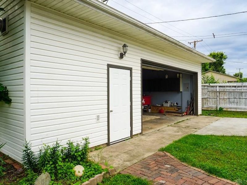 1649 Dale Ridge Road, New Carlisle, OH 45344 Photo 11
