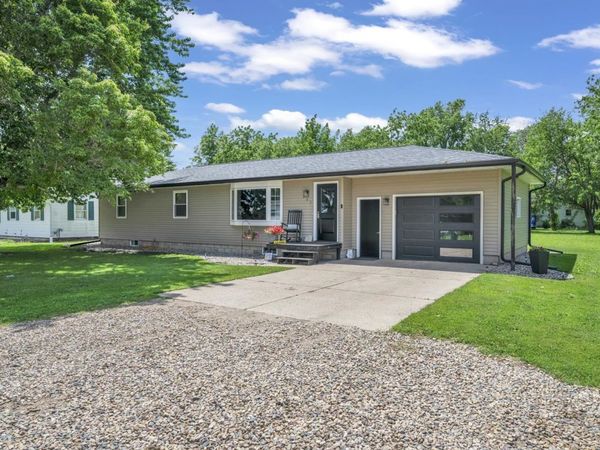 803 Q Avenue , Milford, IA 51351