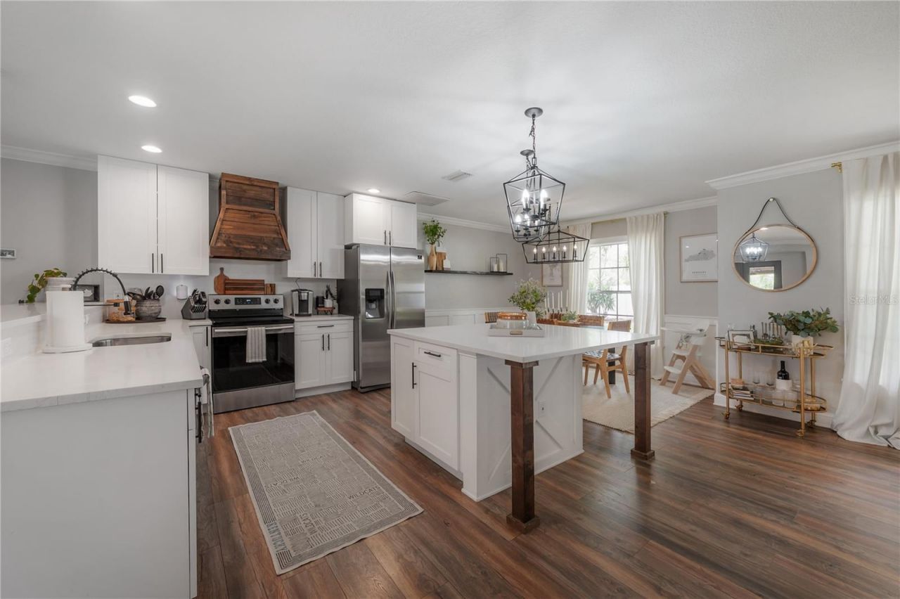 608 Sunset Lane, Lutz, FL 33549 Photo